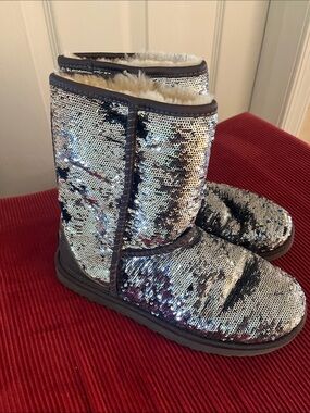 UGG Sequin Shearling Lined Winter Boots - dark blue/silver. Size 7